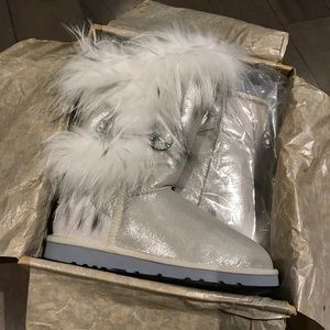 AU&MU Gorgeous Silver Winter Boots8M NWT Limited E